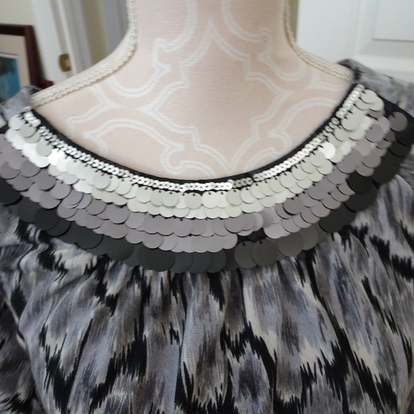 Ladies Size M Black/Gray 1/2 Sleeve Knit Top - Picture 2 of 8